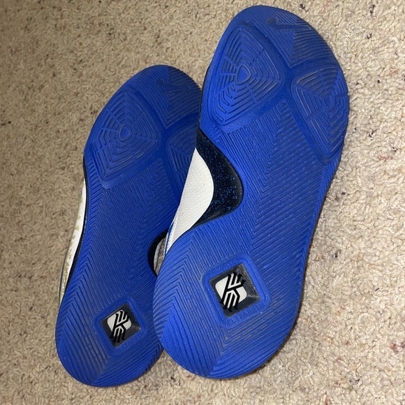 Nike Kyrie 3 Duke Basketball Shoes - w8.5 m7 - Picture 5 of 8